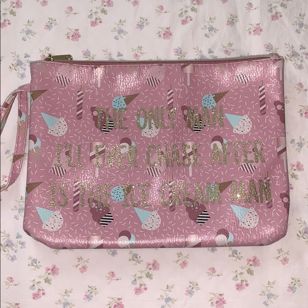 6/$28❗️ 🍦 Pink Cosmetic Bag